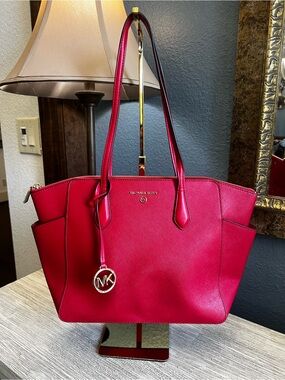 LIKE NEW!!! Michael Kors Bright Red Saffiano Leather Tote with Gold MK Charm